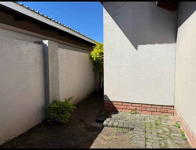 3 BEDROOM TOWNHOUSE FOR SALE IN WATERVAL EAST